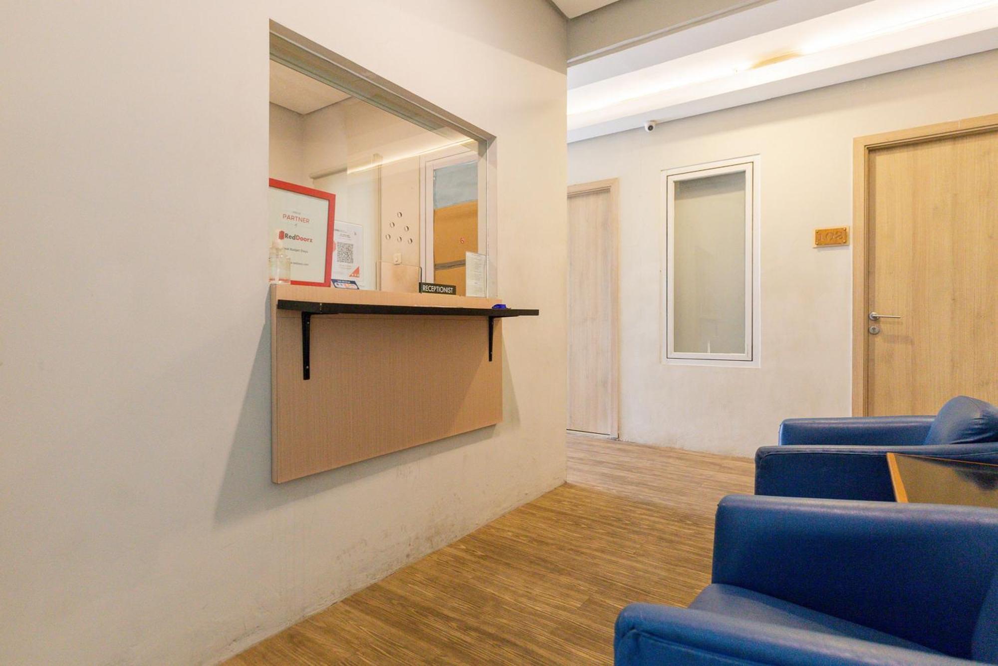 Reddoorz Plus Syariah Near Mall Pondok Indah Jacarta Exterior foto