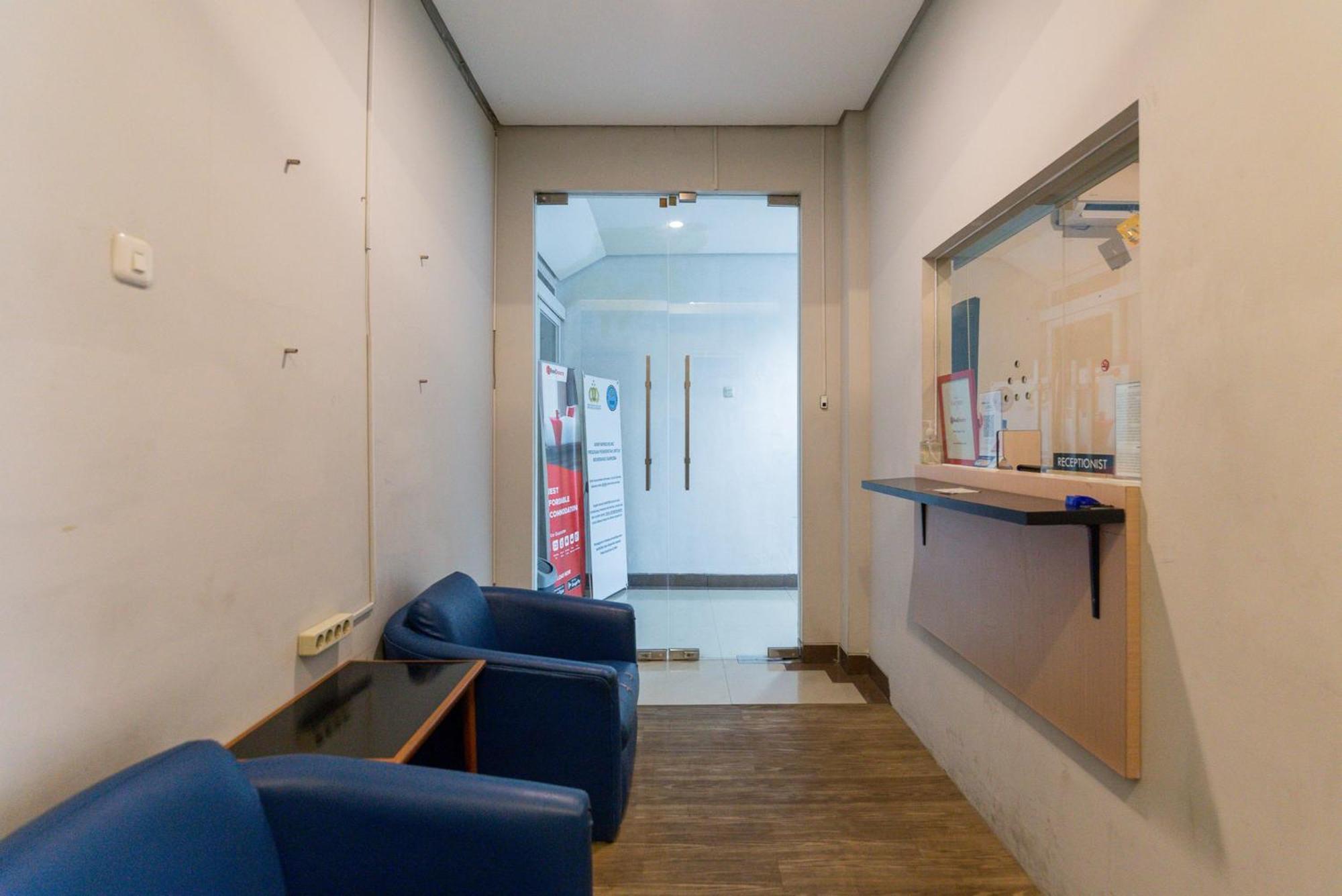 Reddoorz Plus Syariah Near Mall Pondok Indah Jacarta Exterior foto