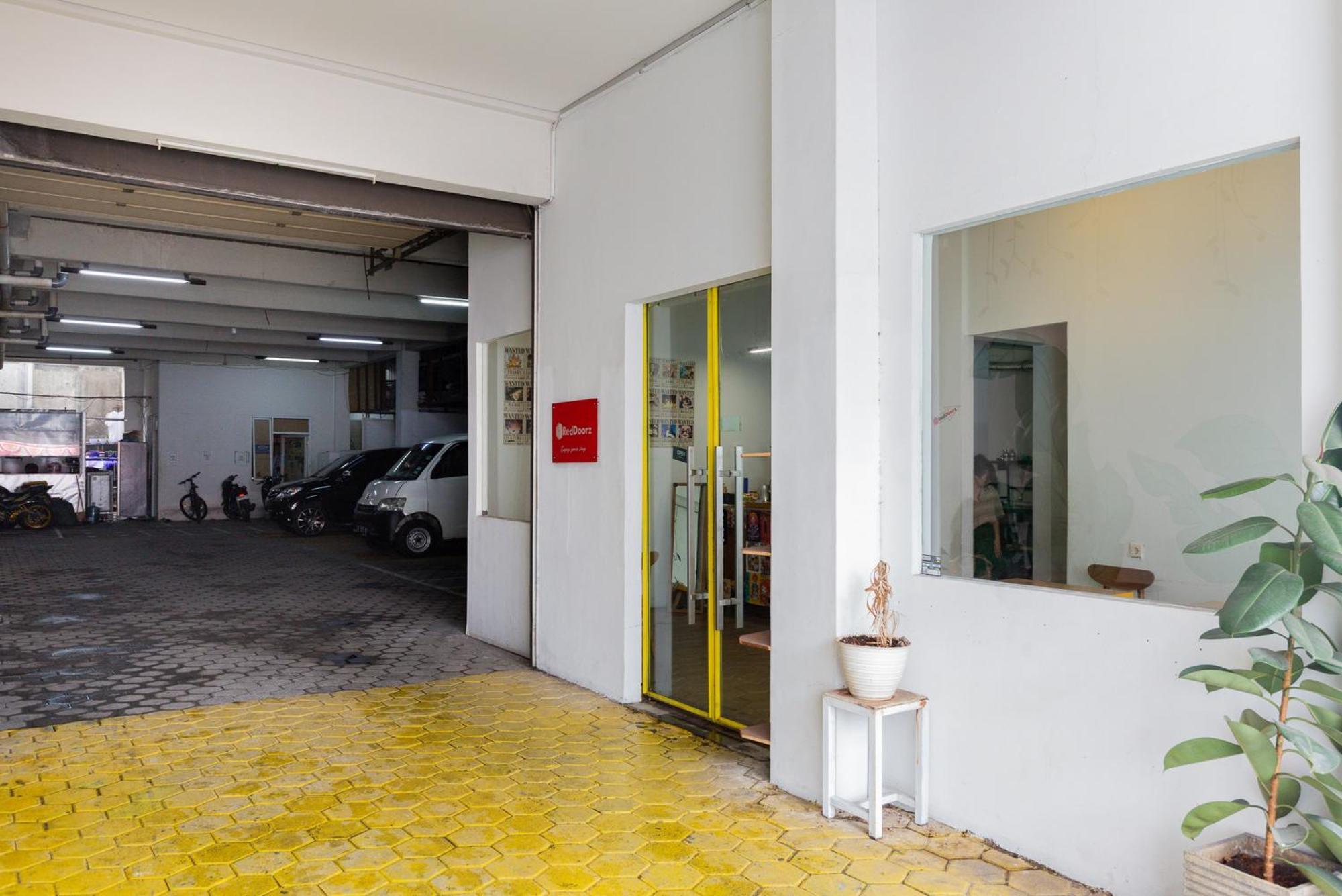 Reddoorz Plus Syariah Near Mall Pondok Indah Jacarta Exterior foto