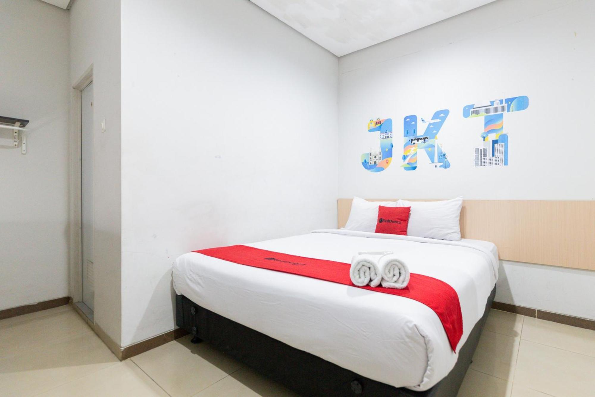 Reddoorz Plus Syariah Near Mall Pondok Indah Jacarta Exterior foto