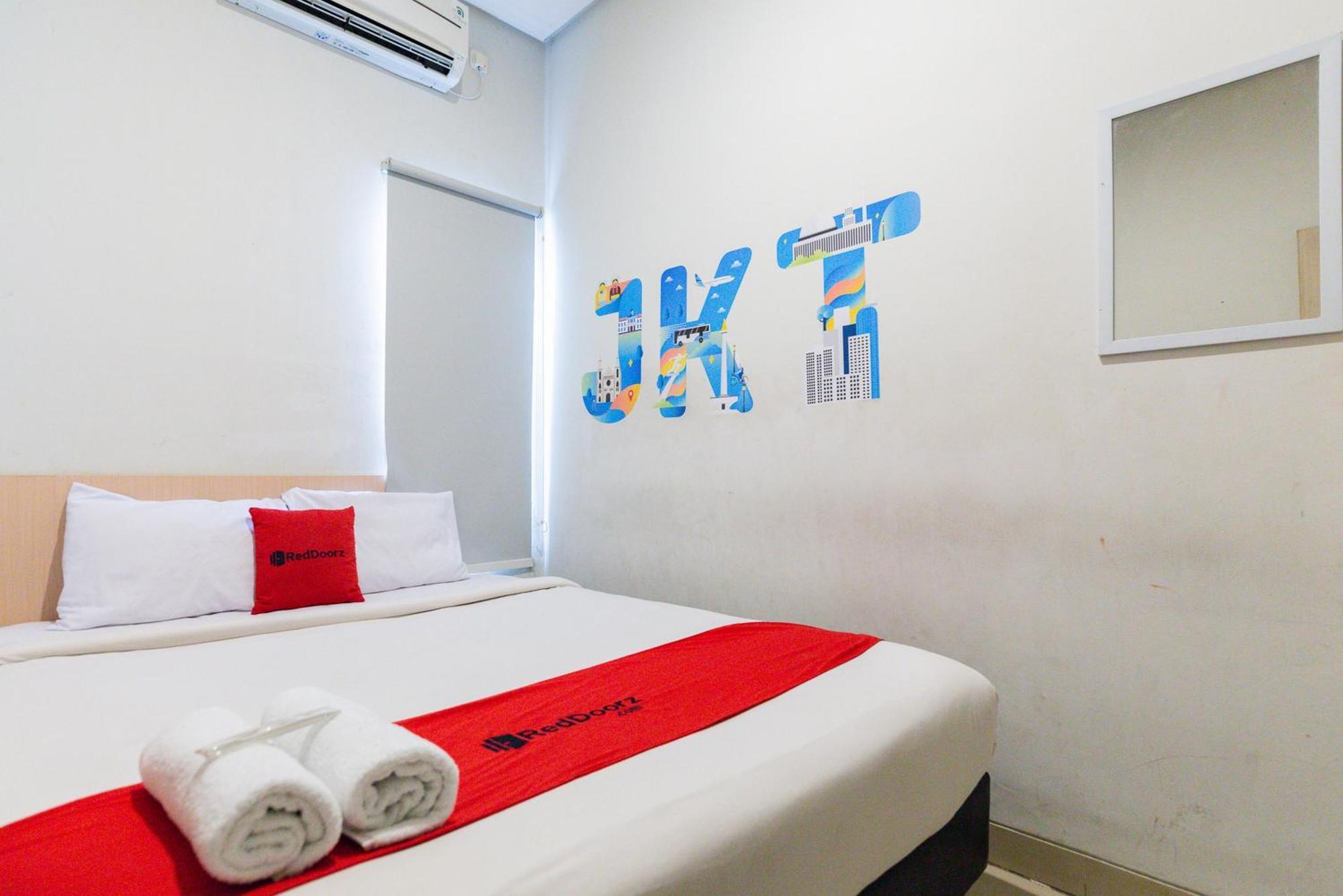 Reddoorz Plus Syariah Near Mall Pondok Indah Jacarta Exterior foto