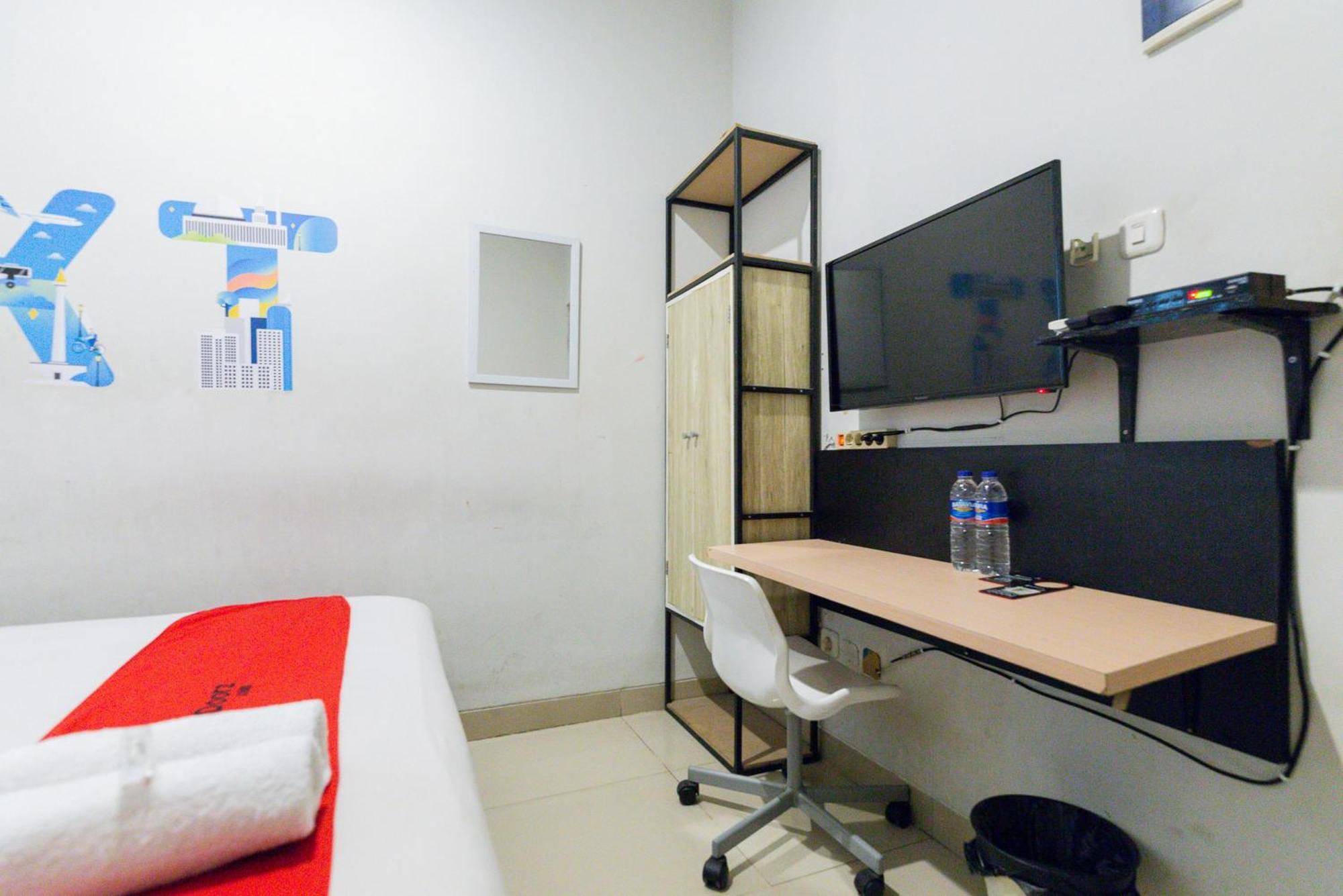 Reddoorz Plus Syariah Near Mall Pondok Indah Jacarta Exterior foto